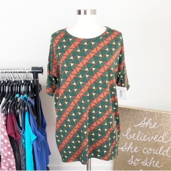 NEW LuLaRoe geometric Irma top - Picture 1 of 8